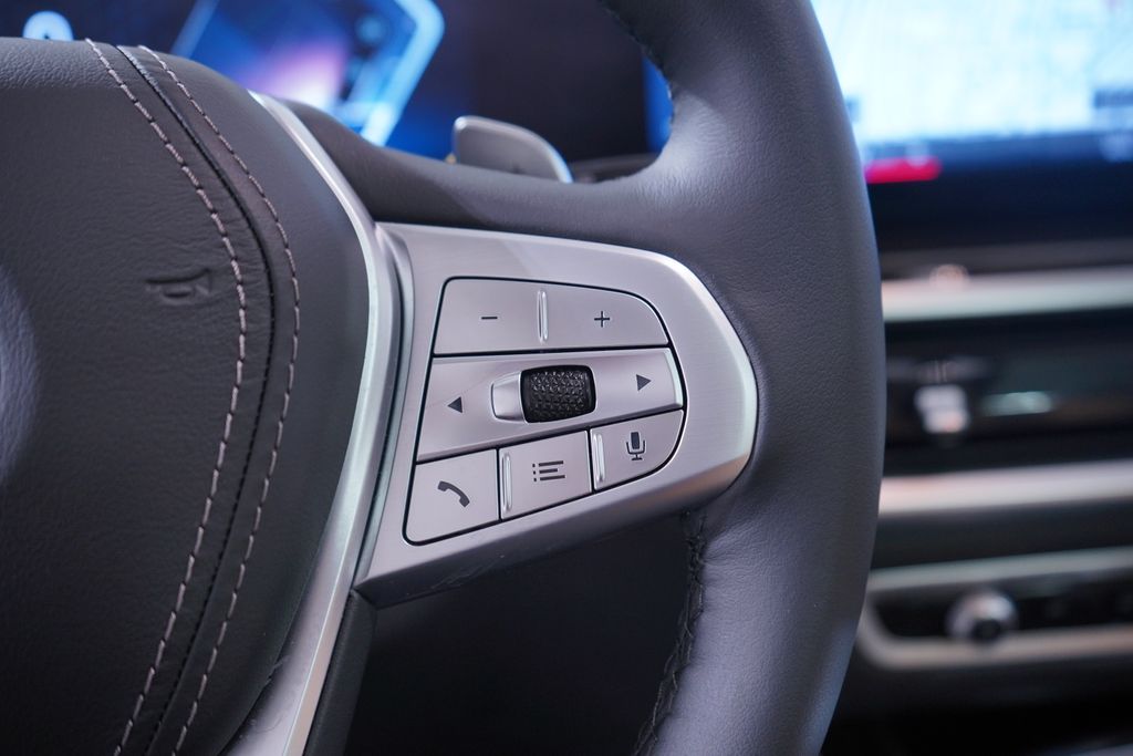 Thumbnail: 2023 BMW X7 - 22