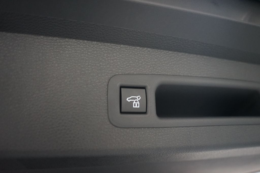 Thumbnail: 2025 Toyota Sienna - 29