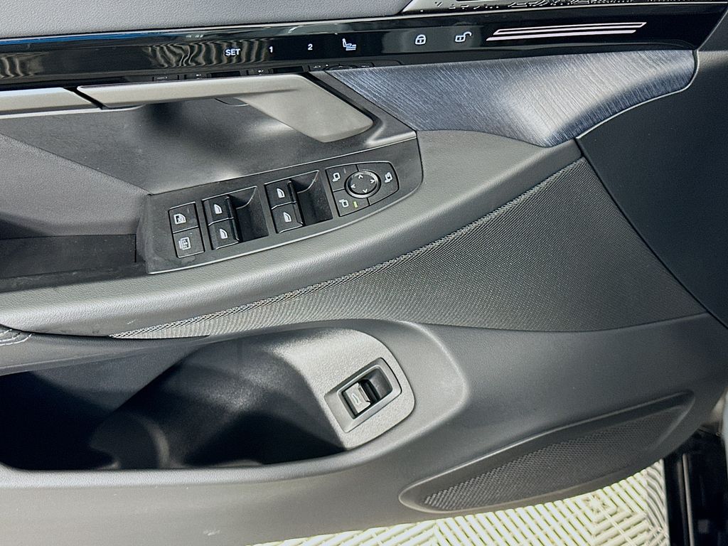 Thumbnail: 2025 BMW 5 Series - 18