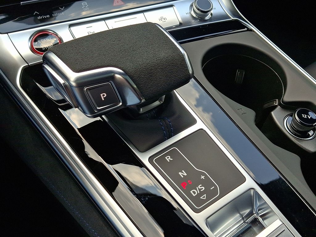 Thumbnail: 2025 Audi RS 7 - 12