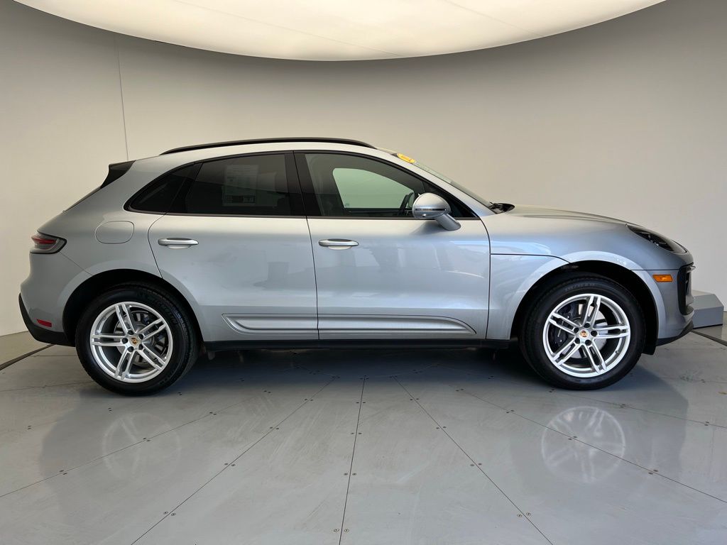 2022 Porsche Macan  23