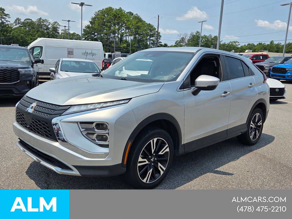Used 2024 Silver Mitsubishi SE image 3