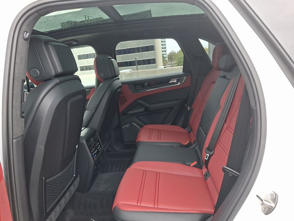 Thumbnail: 2026 Porsche Cayenne - 10