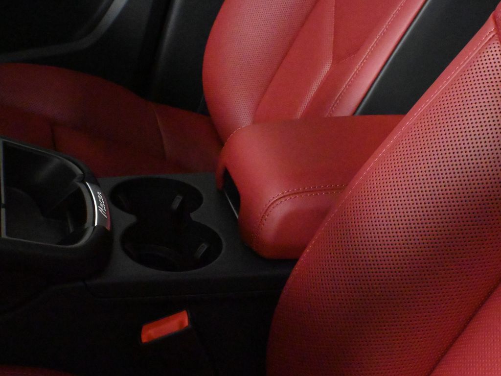 Thumbnail: 2026 Porsche Macan - 28