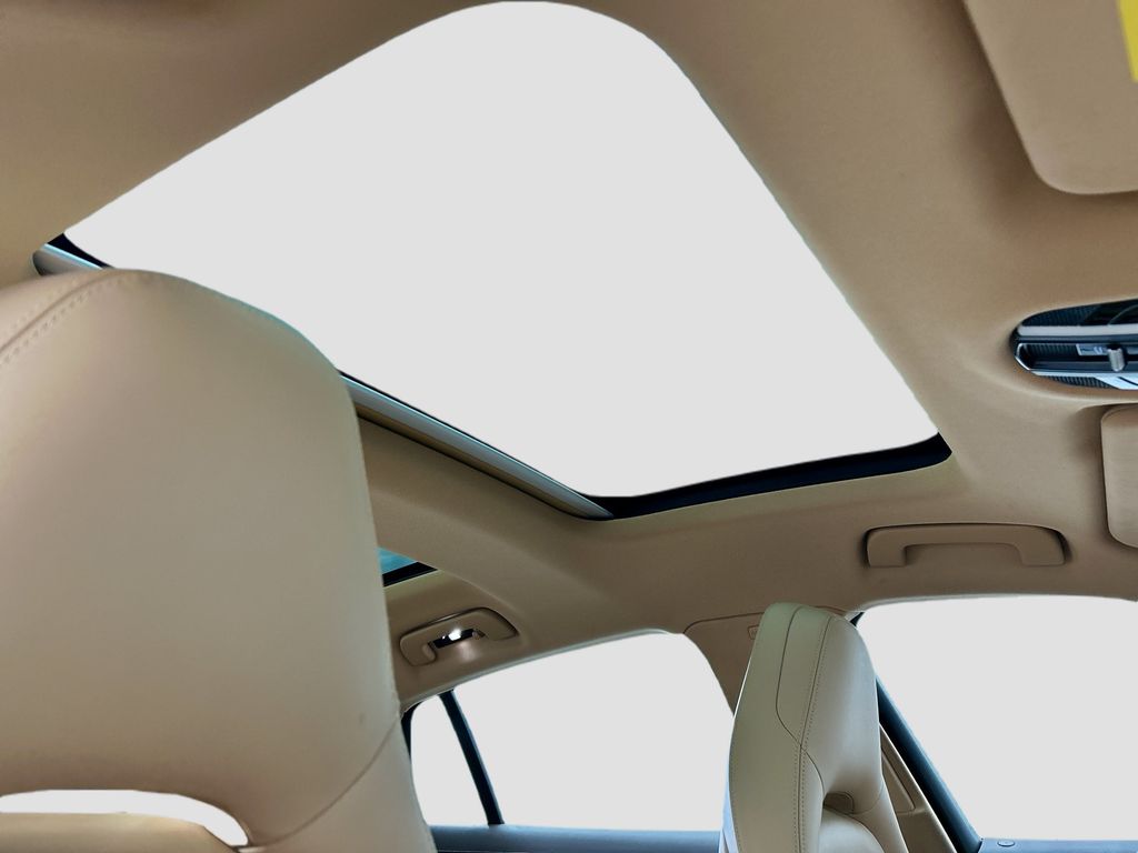 Thumbnail: 2019 Porsche Panamera - 21