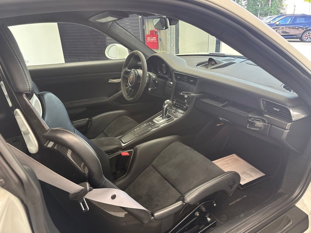 Thumbnail: 2019 Porsche 911 - 8