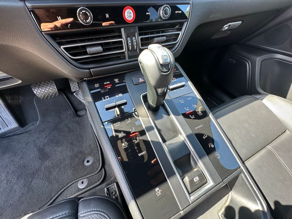 2022 Porsche Macan  23