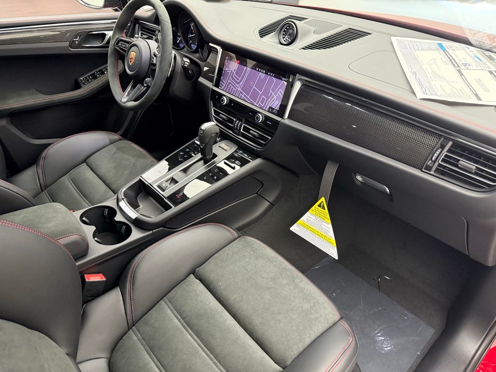 Thumbnail: 2026 Porsche Macan - 32