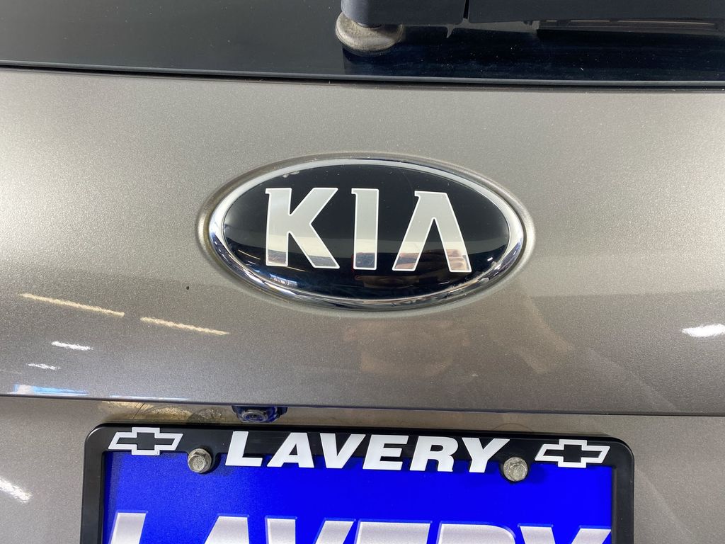 2016 Kia Sorento LX 27