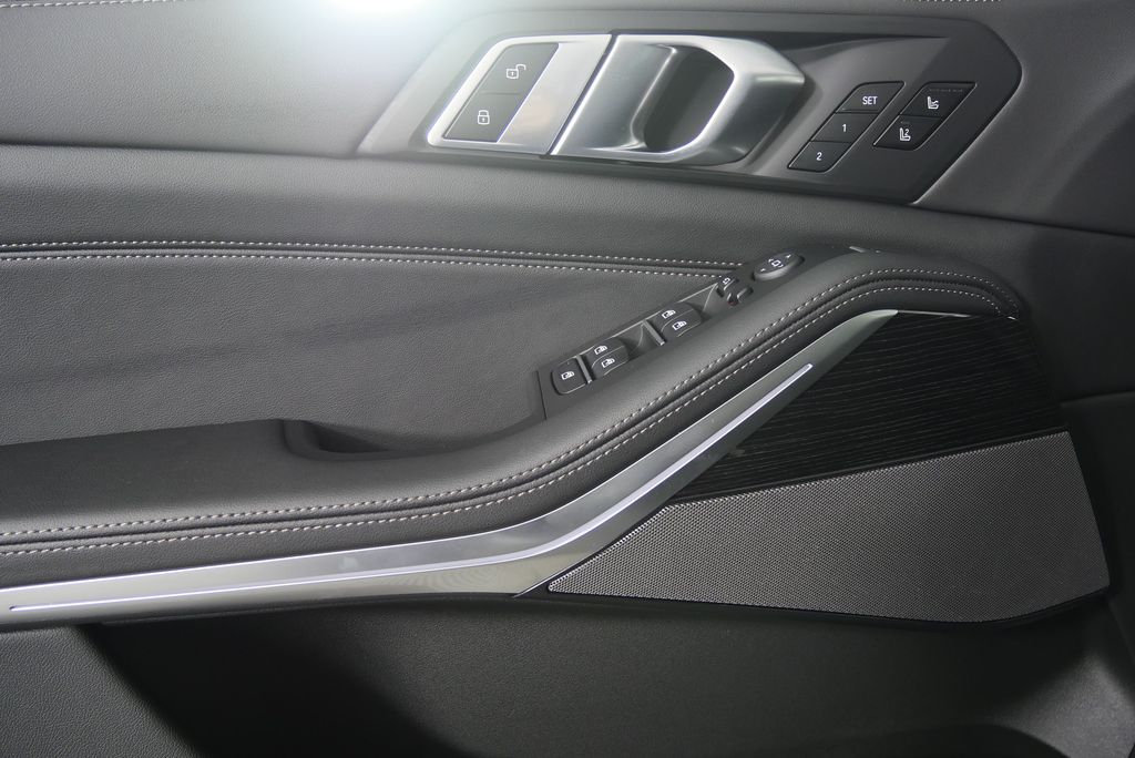 Thumbnail: 2026 BMW X5 - 9