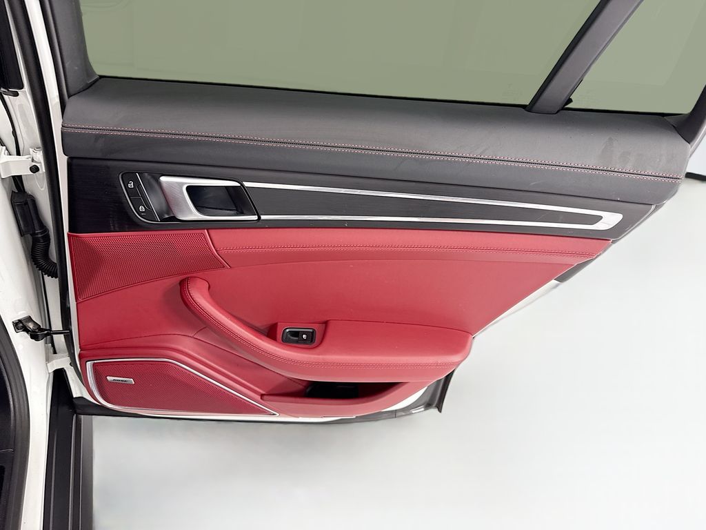 Thumbnail: 2023 Porsche Panamera - 27