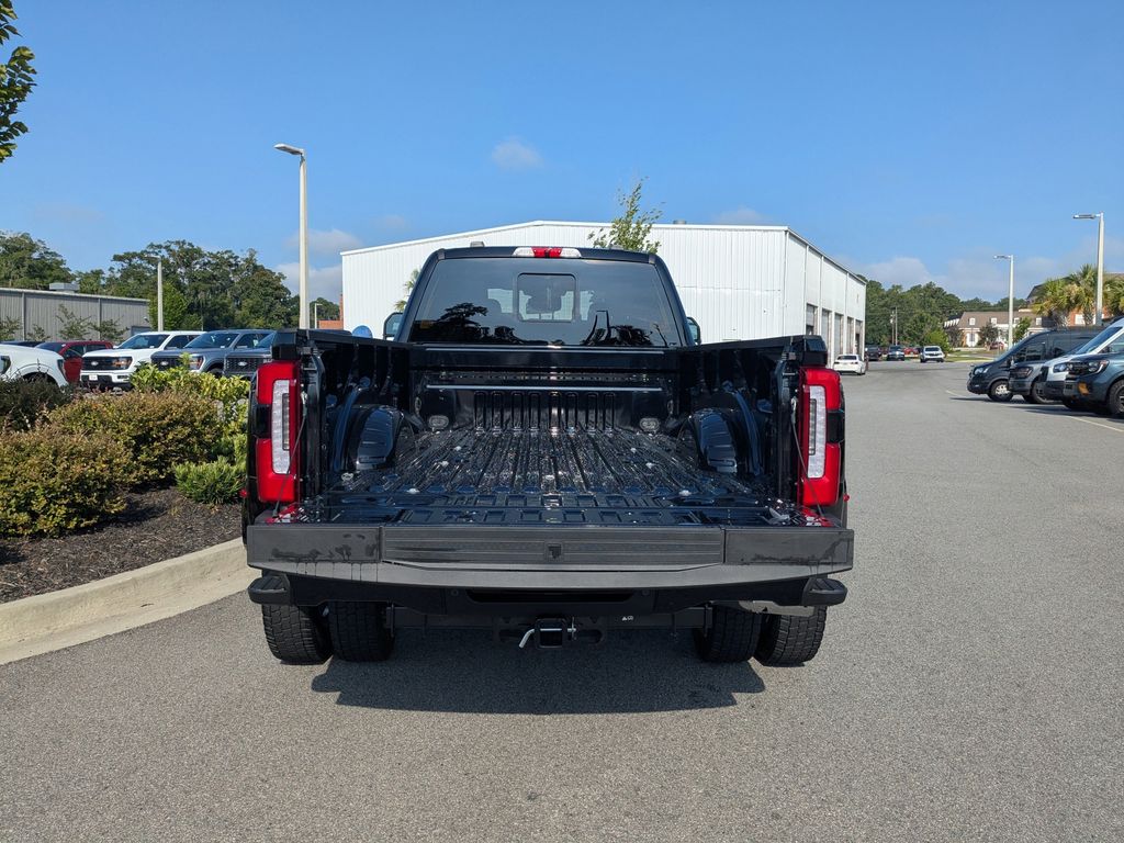 2025 Ford F-450 Super Duty Platinum