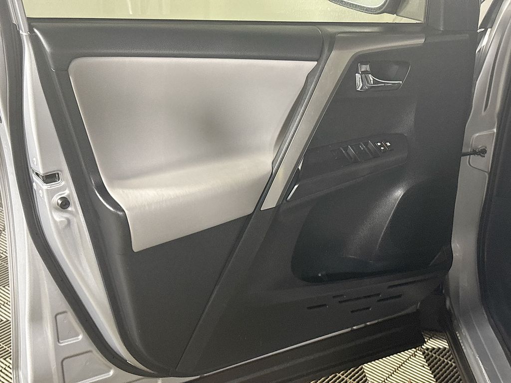 2017 Toyota RAV4 Hybrid XLE