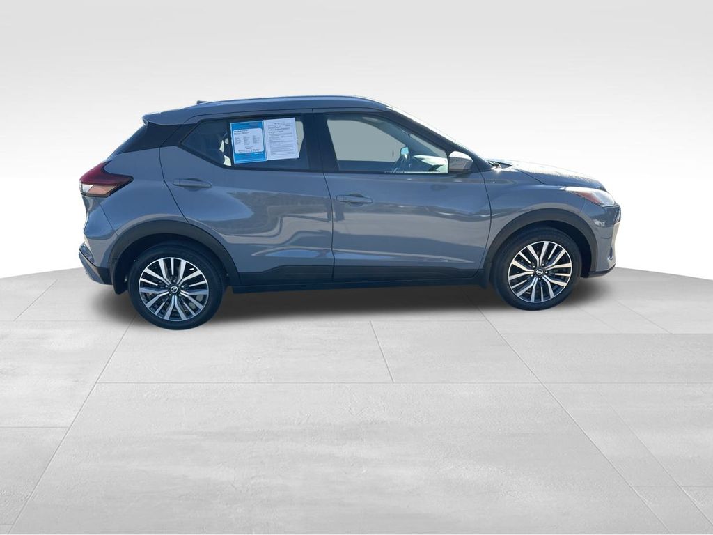 2021 Nissan Kicks SV 11