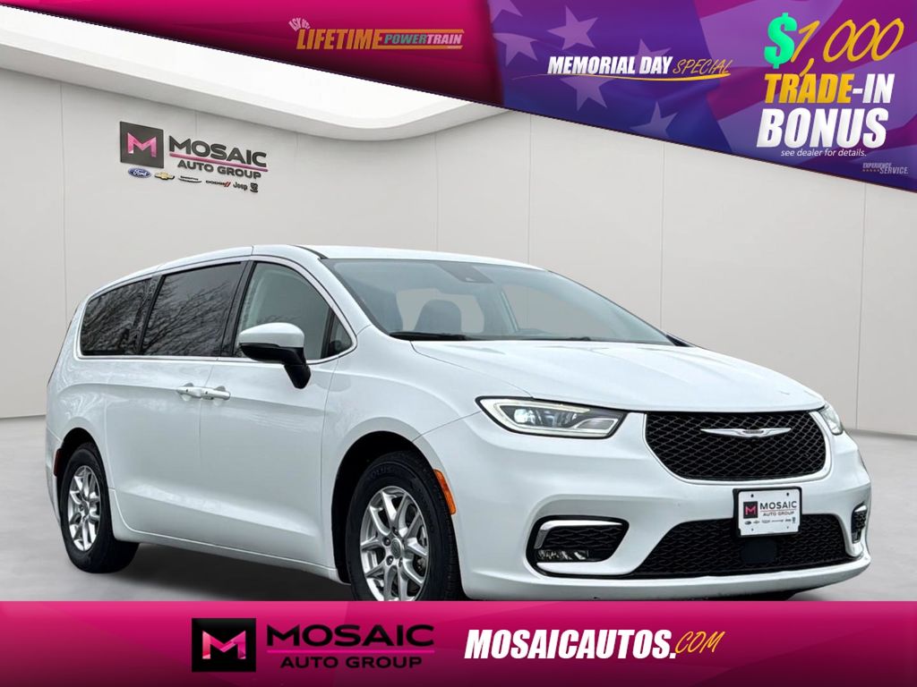 Used 2023 Chrysler Pacifica Touring L Vans