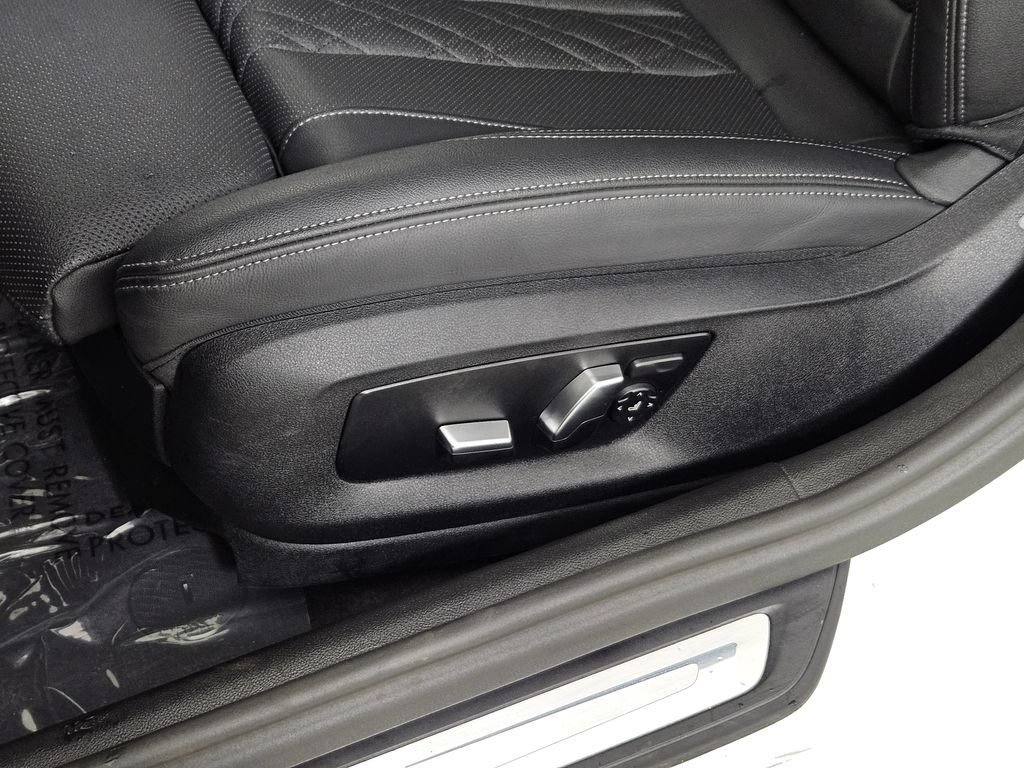 Thumbnail: 2023 BMW 5 Series - 23