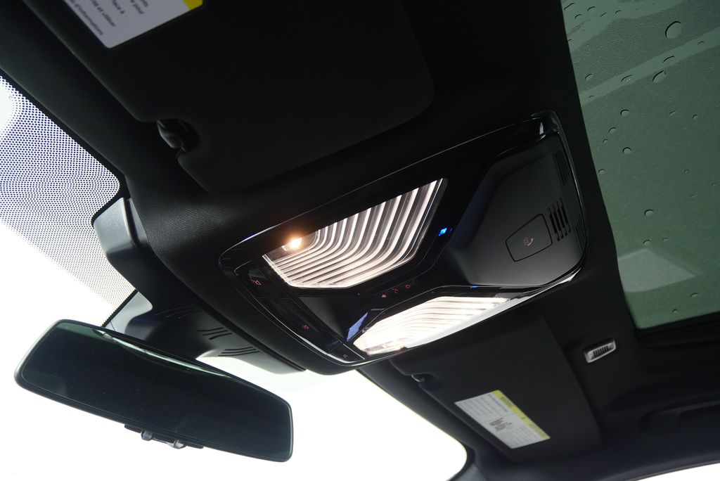 Thumbnail: 2023 BMW 5 Series - 24