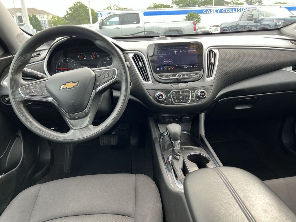 2023 Chevrolet Malibu LT photo