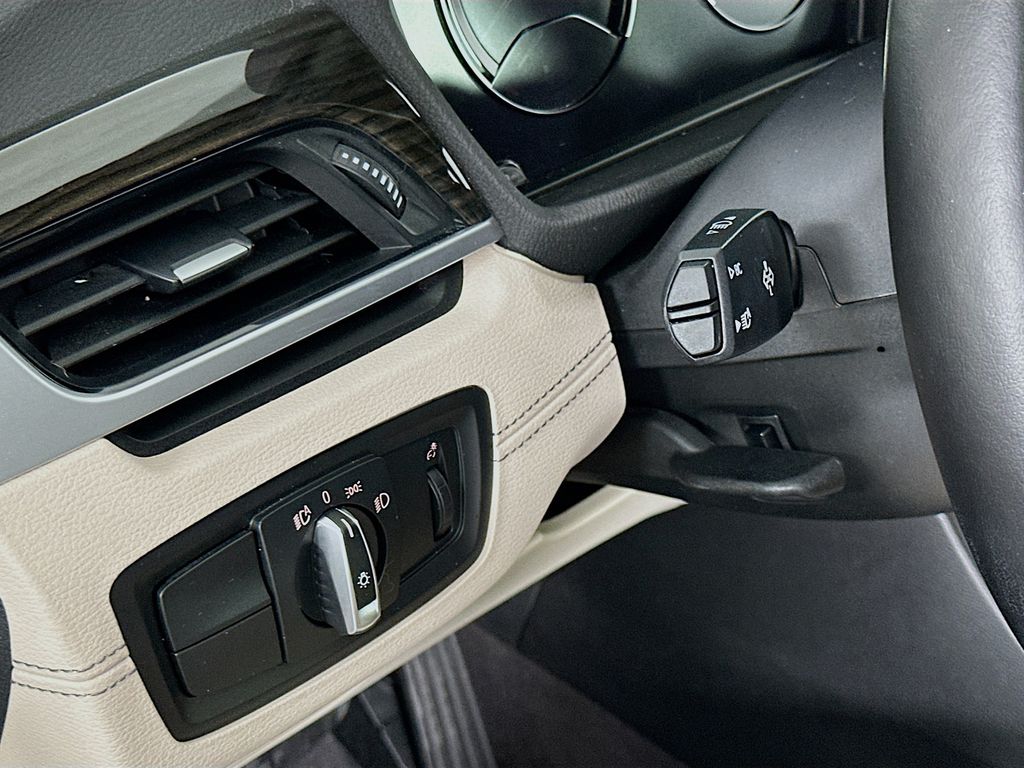 Thumbnail: 2021 BMW X1 - 10