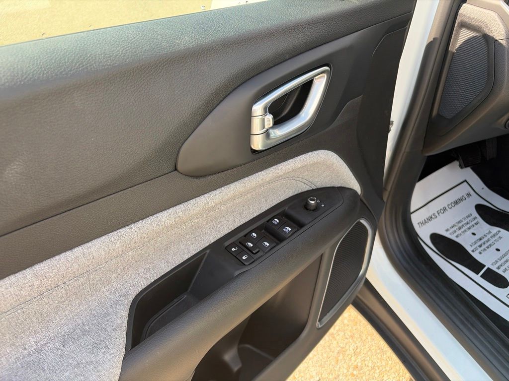 2026 Jeep Compass Latitude White at South Hills CDJR