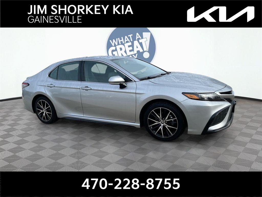 2024 Toyota Camry SE FWD