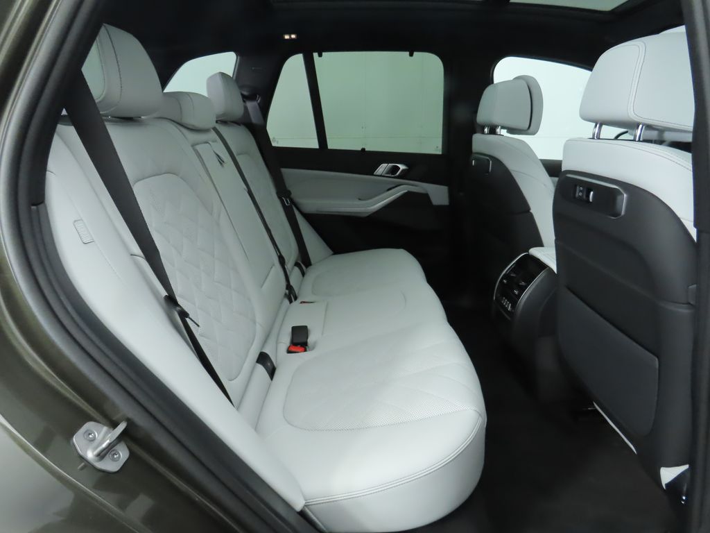 Thumbnail: 2026 BMW X5 - 23