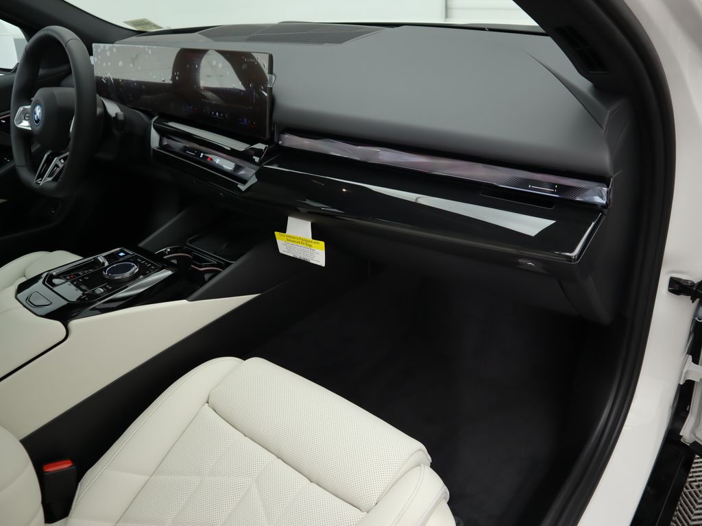 Thumbnail: 2024 BMW i5 - 18