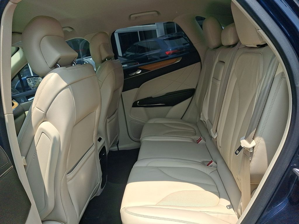 Thumbnail: 2015 Lincoln MKC - 10
