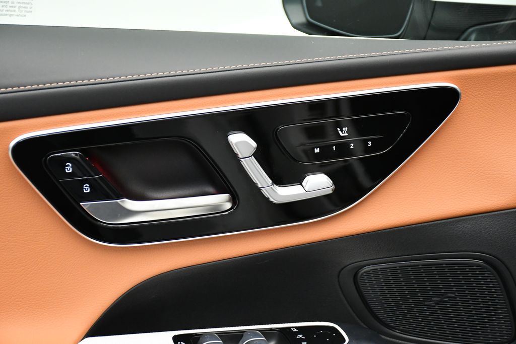 Thumbnail: 2025 Mercedes-Benz GLC - 32