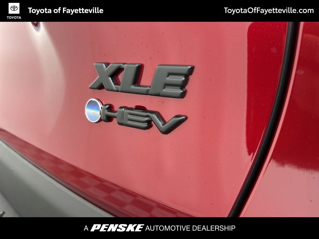 2025 Toyota RAV4 XLE Premium 18