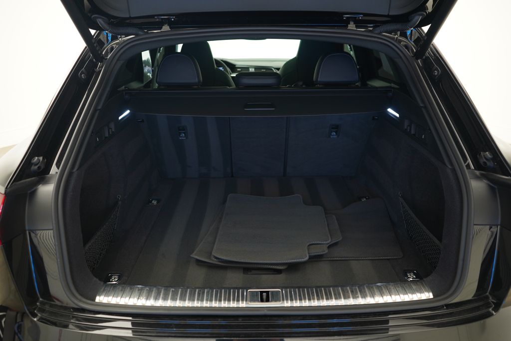 Thumbnail: 2024 Audi SQ8 e-tron - 12