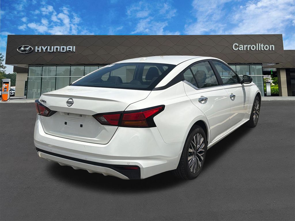 Used 2025 White Nissan 2.5 SV image 5