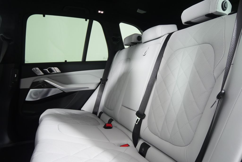 Thumbnail: 2026 BMW X5 - 16