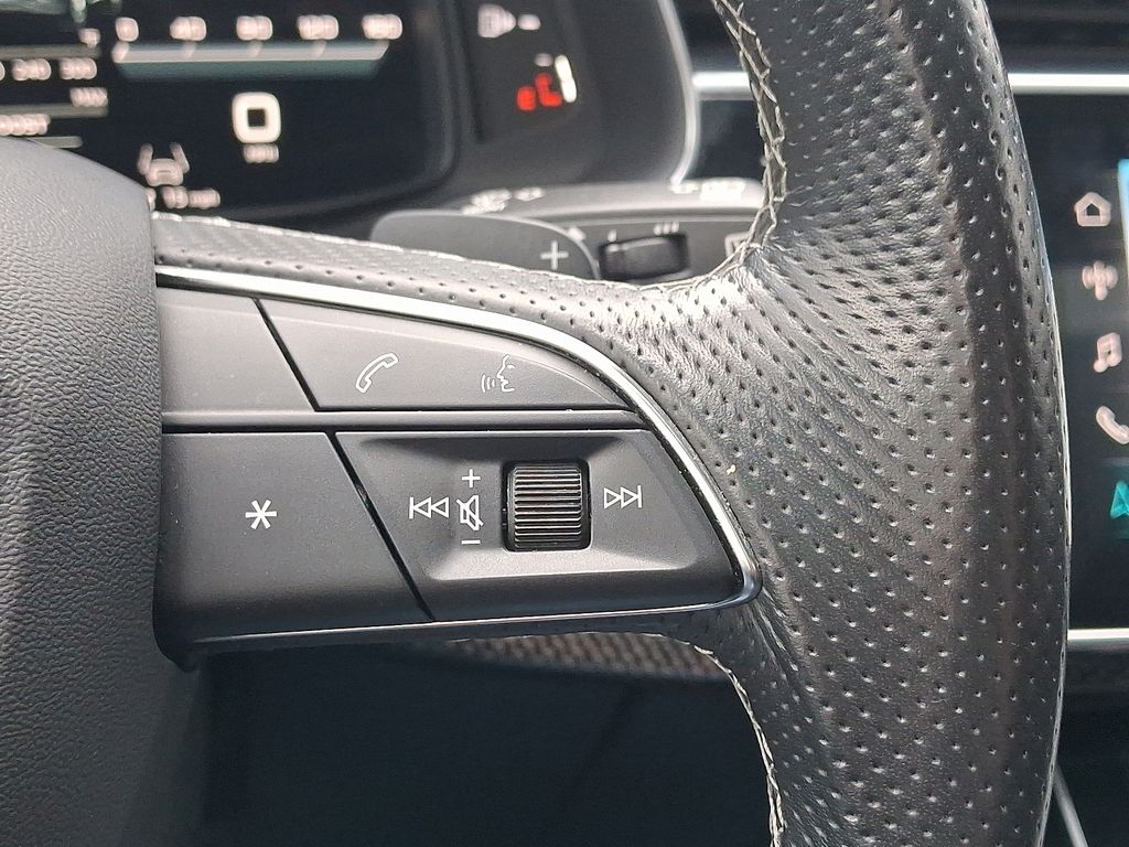 Thumbnail: 2023 Audi SQ7 - 23