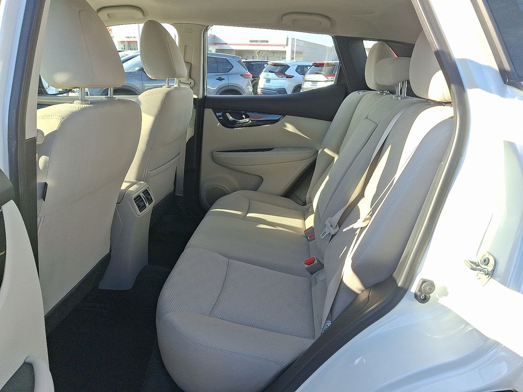 Thumbnail: 2018 Nissan Rogue Sport - 10