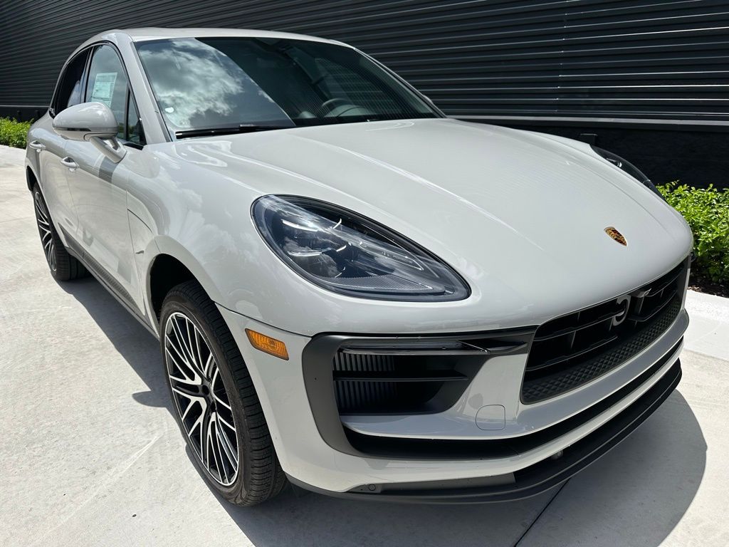 Thumbnail: 2025 Porsche Macan - 10