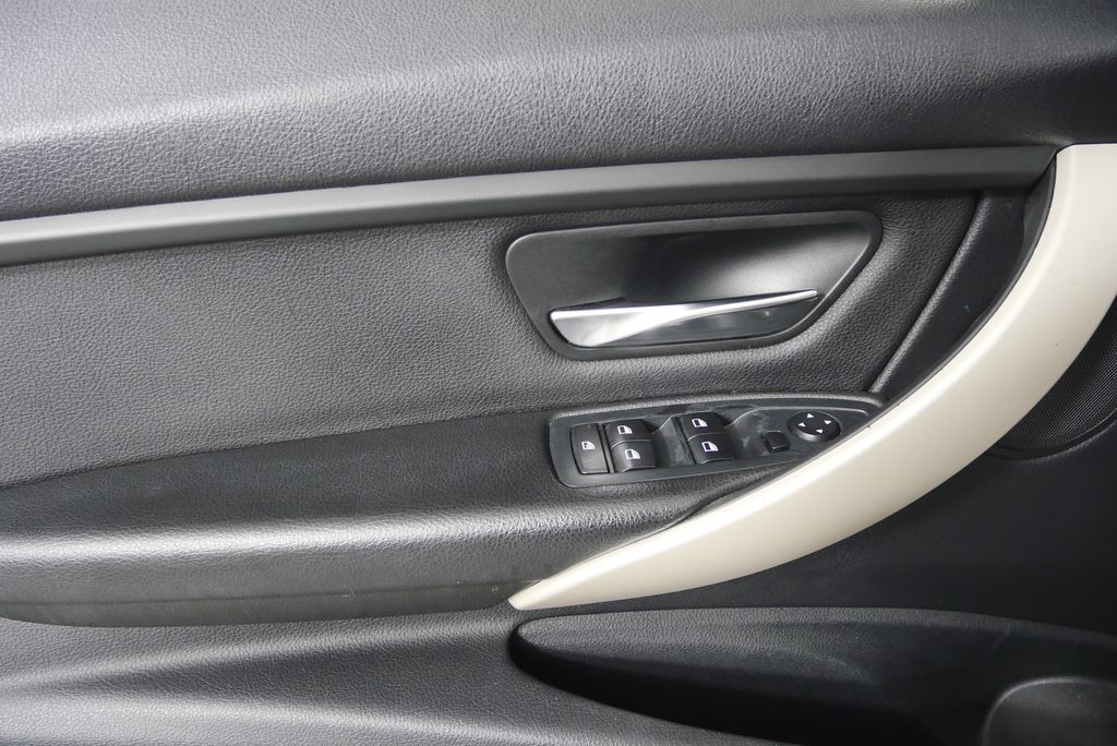 2015 BMW 3 Series 320i xDrive 9