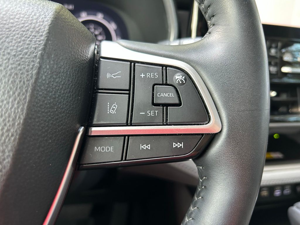 2023 Toyota Highlander Limited 21