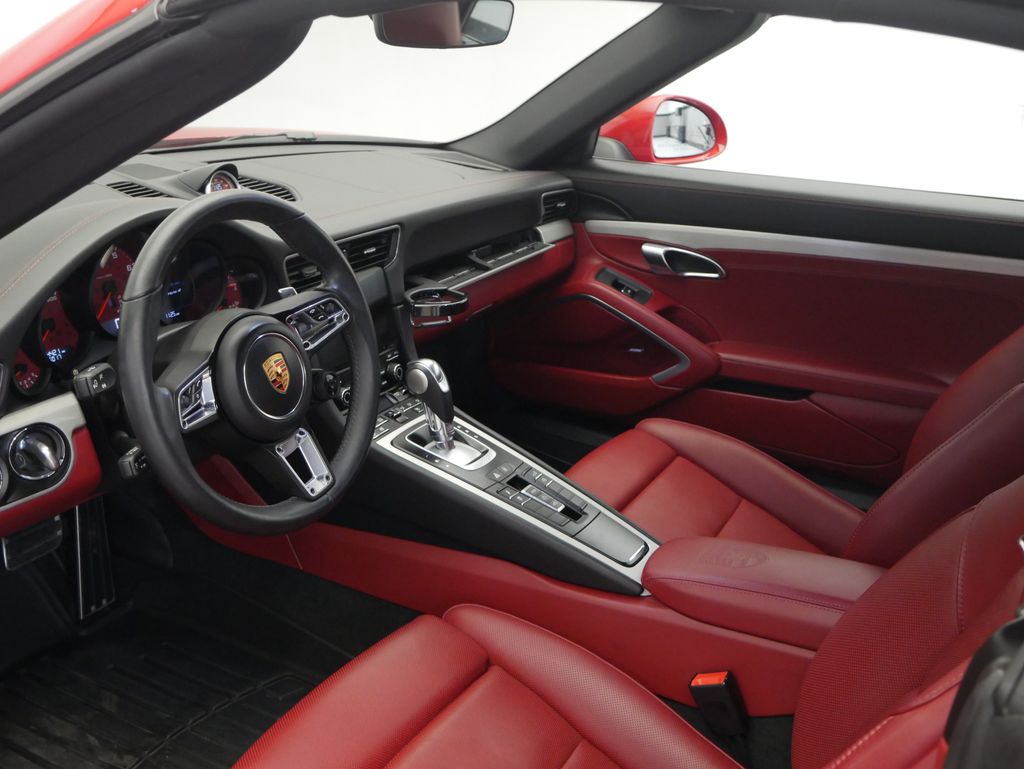 Thumbnail: 2019 Porsche 911 - 4