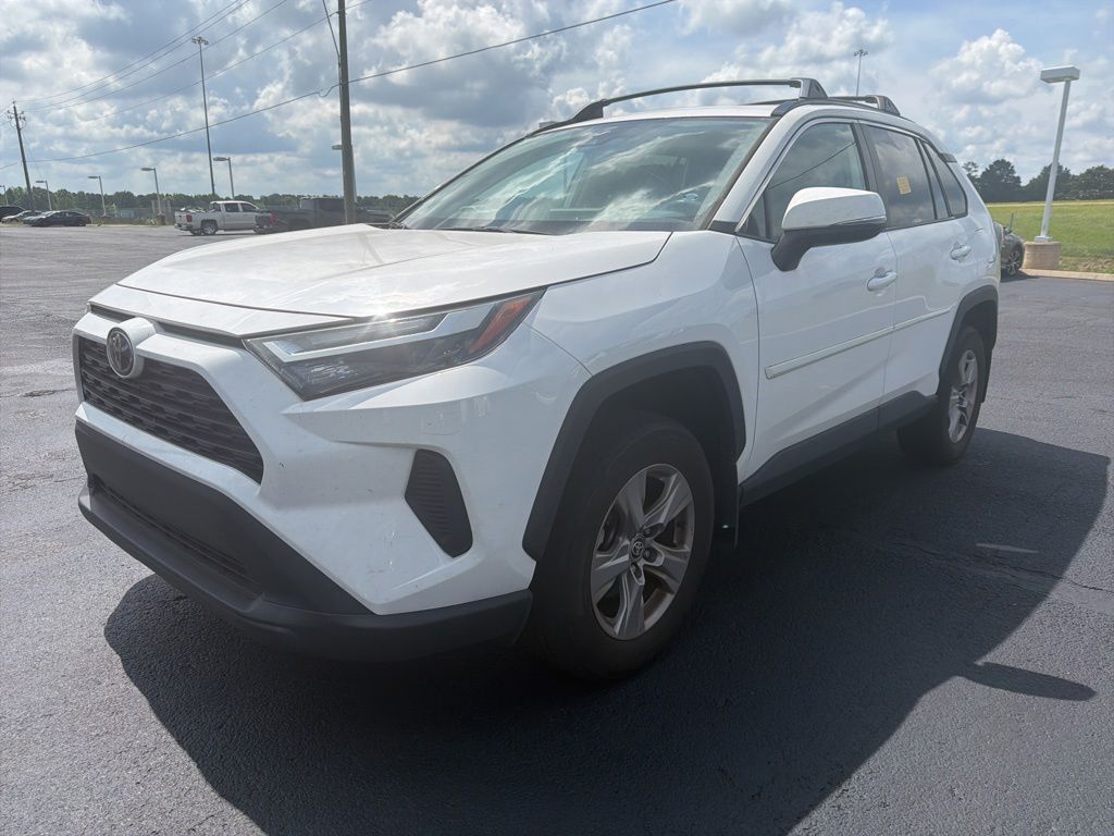 2023 Toyota RAV4 XLE FWD's photo