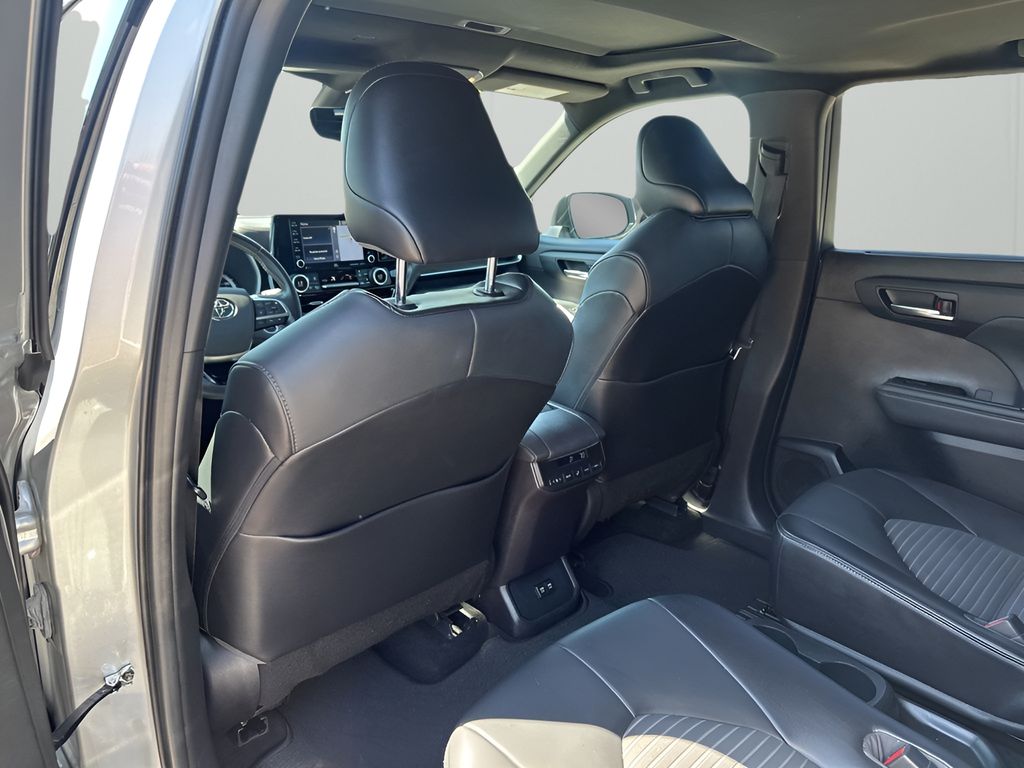Used Car 2021 Toyota Highlander  Xse For Sale Under $40,000 In Austin, Texas