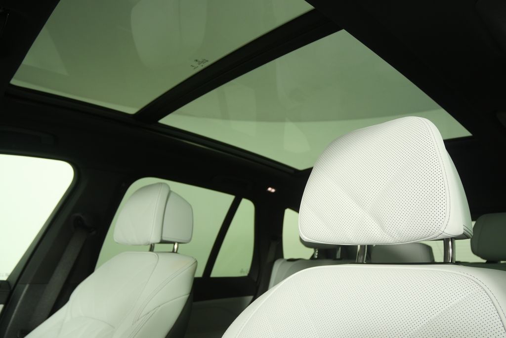 Thumbnail: 2026 BMW X5 - 11