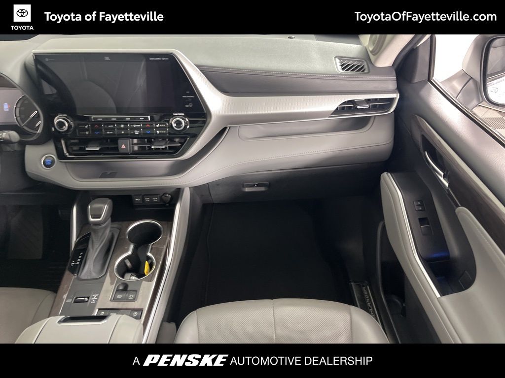 Thumbnail: 2021 Toyota Highlander - 22