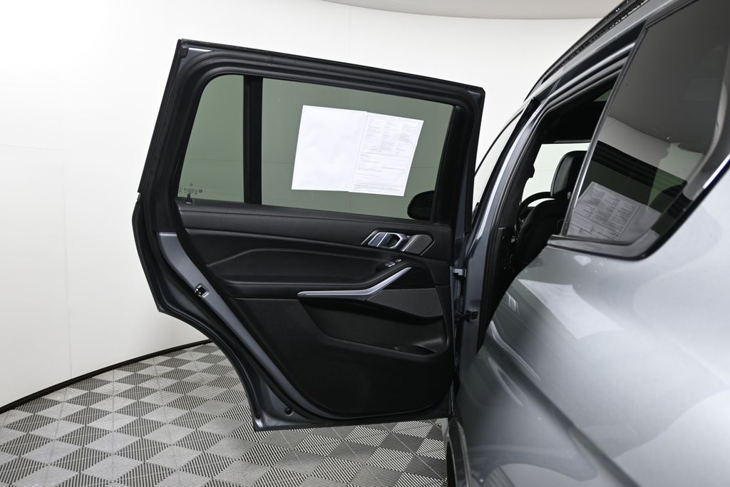Thumbnail: 2024 BMW X7 - 30