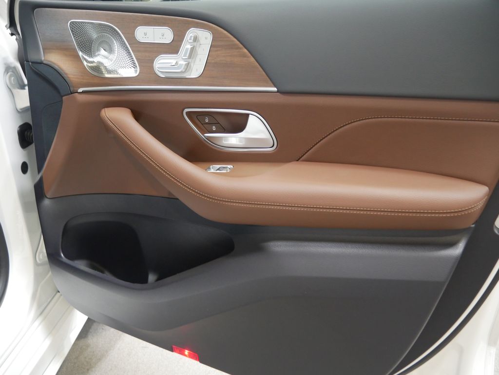 Thumbnail: 2026 Mercedes-Benz GLE - 20