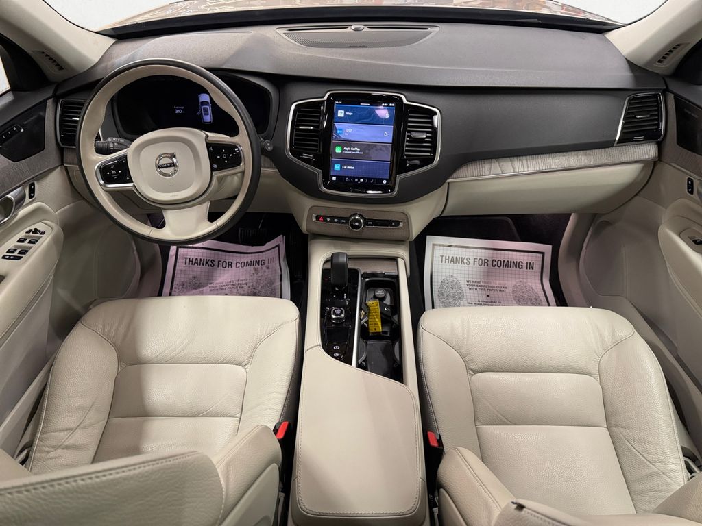 2024 Volvo XC90 B6 Plus Bright Theme photo