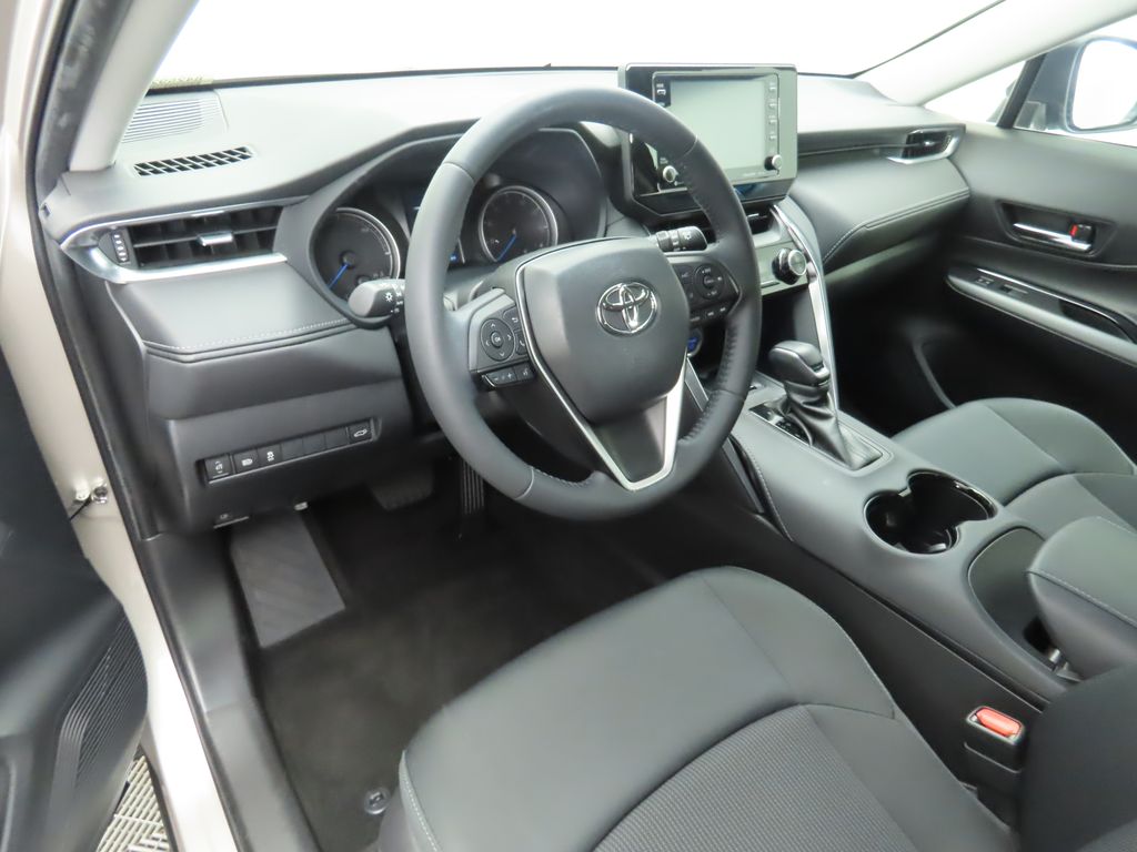 2021 Toyota Venza LE 9