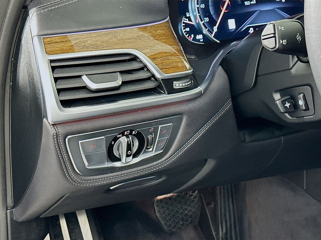 Thumbnail: 2016 BMW 7 Series - 10