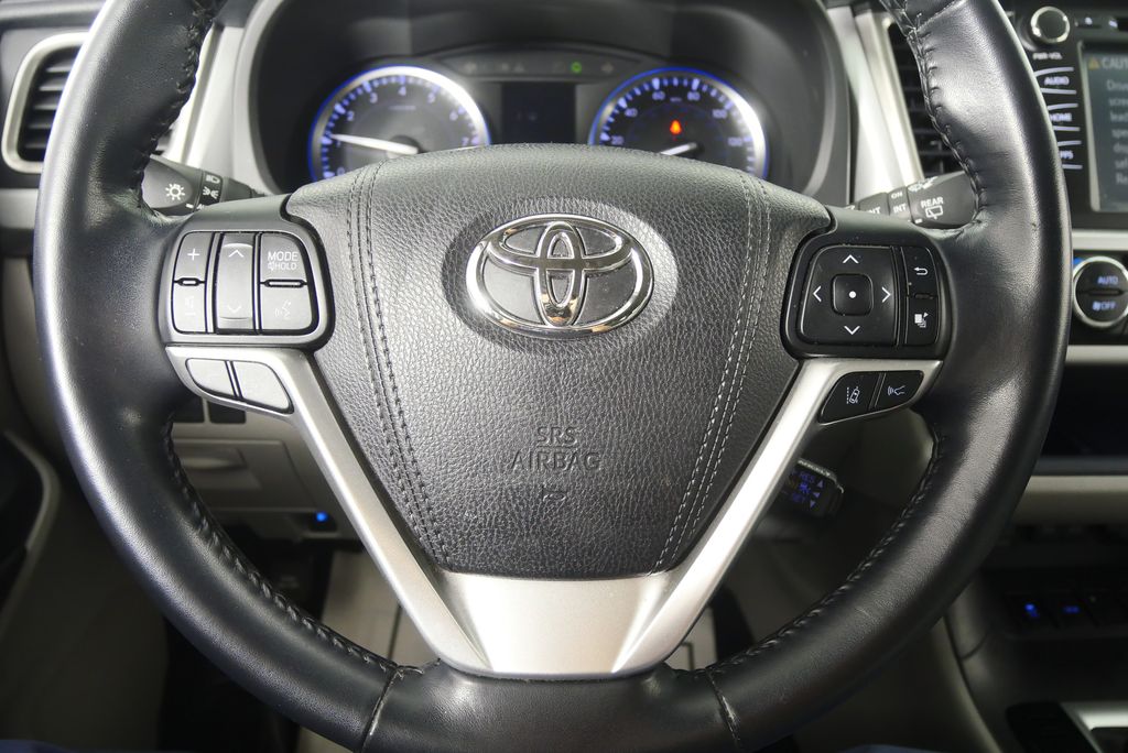 Thumbnail: 2018 Toyota Highlander - 20