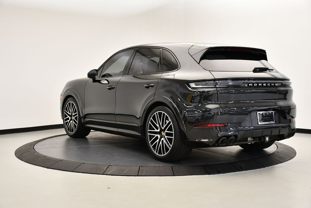 2024 Porsche Cayenne Turbo E-Hybrid 3